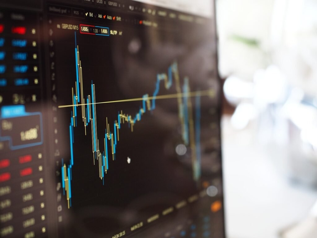 AI Personal Finance 2025 dashboard showing savings and investment suggestions